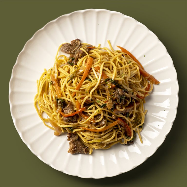 Yakisoba de verduras y abanico ibérico