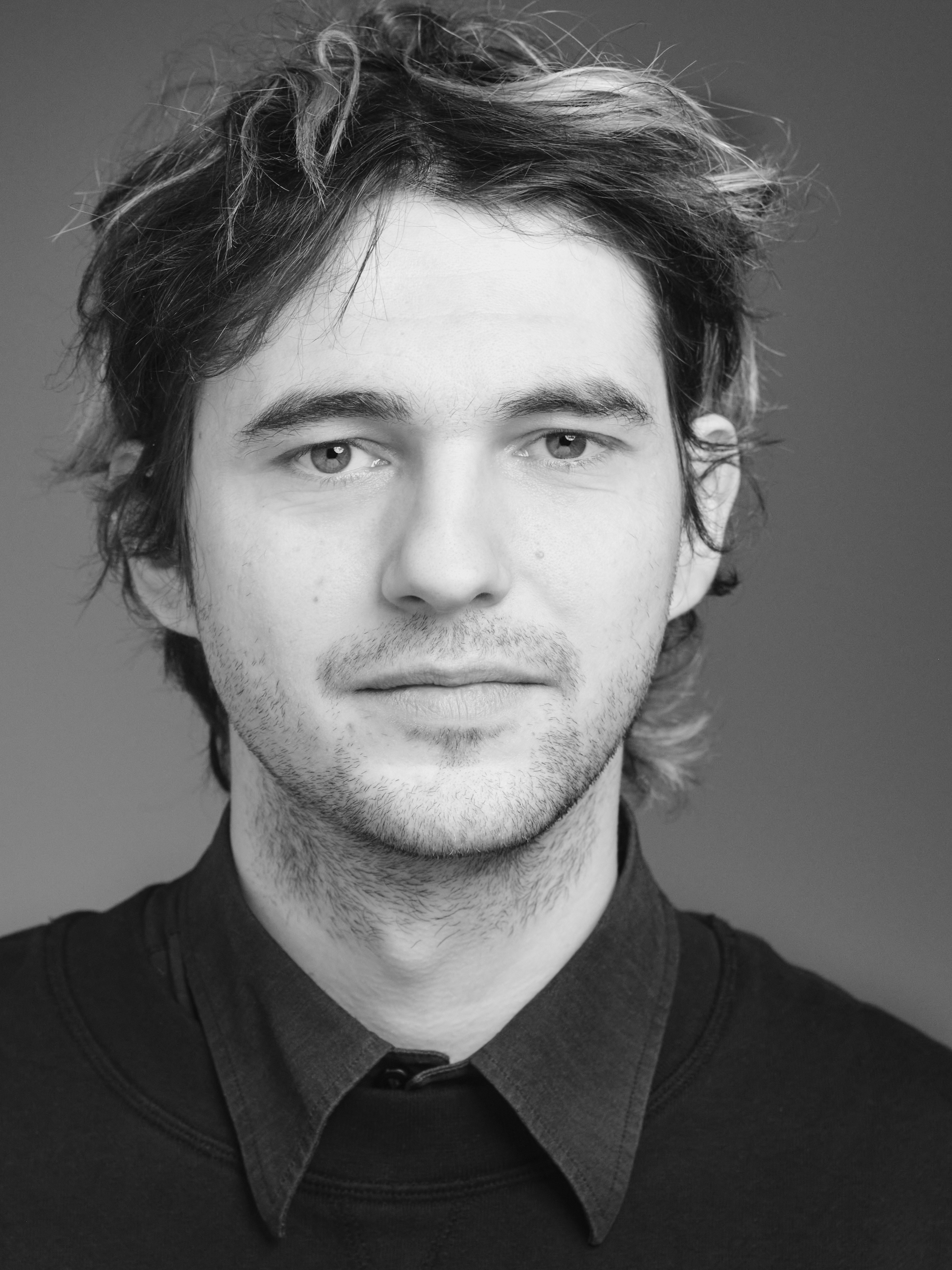 Leo LungerHero Image