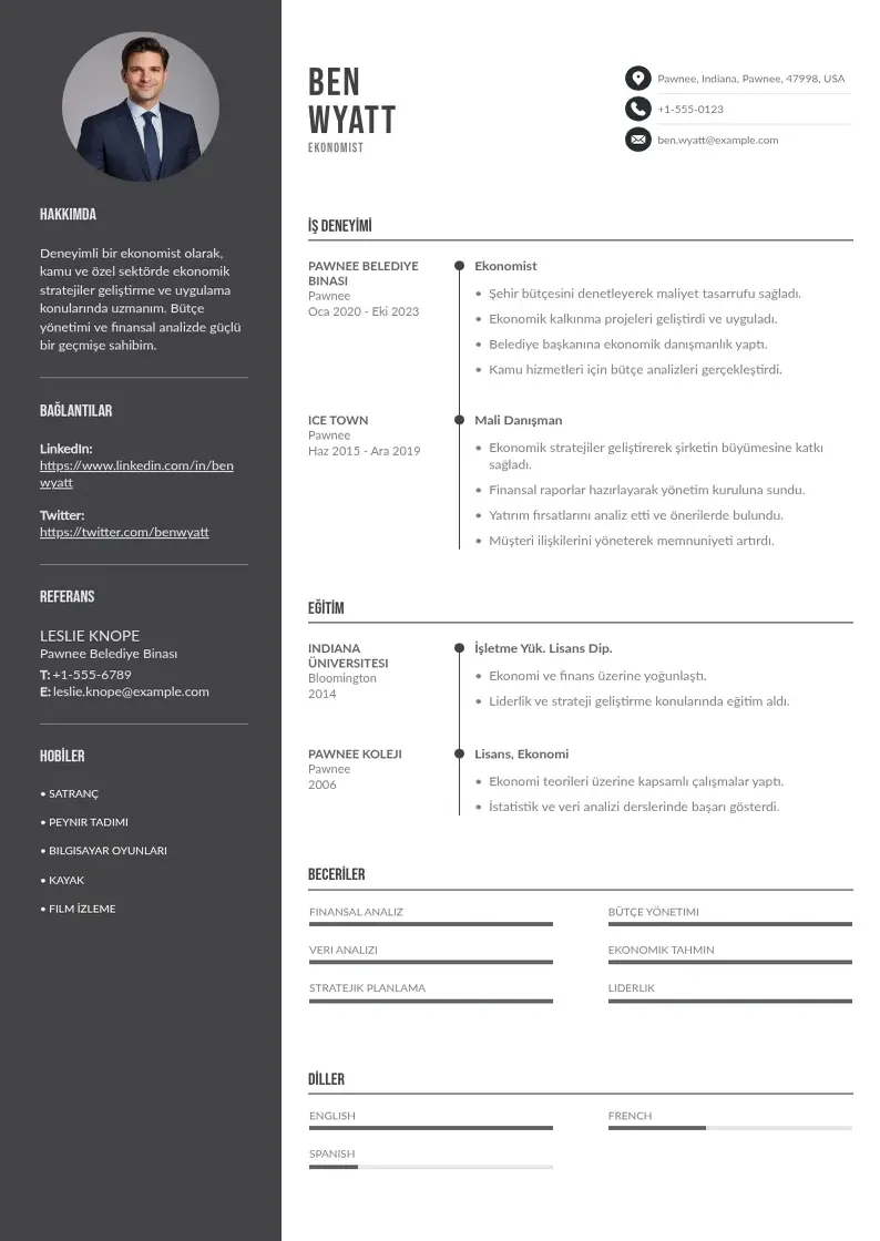 Divu kolonnu Ekonomist CV piemērs