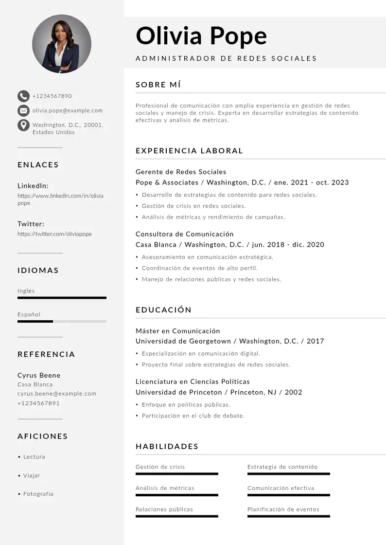 two column cv-administrador-de-redes-sociales resume example