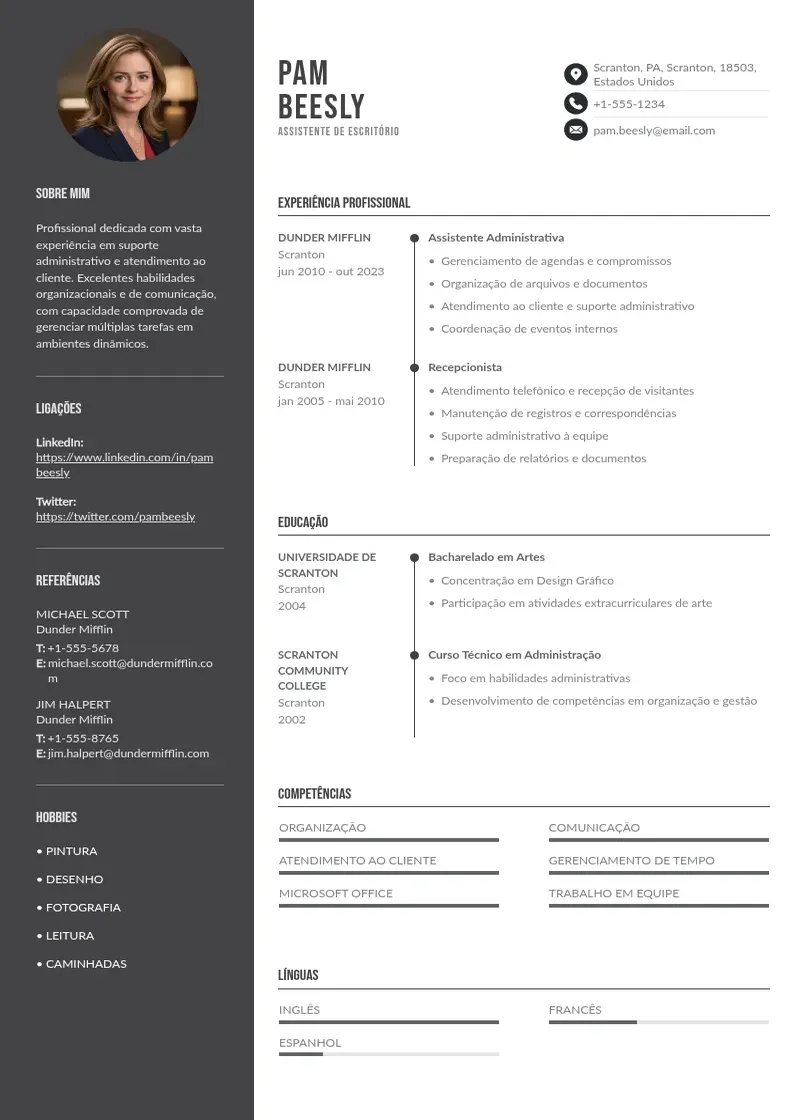 Exemplo de currículo de De assistente de escritorio em duas colunas