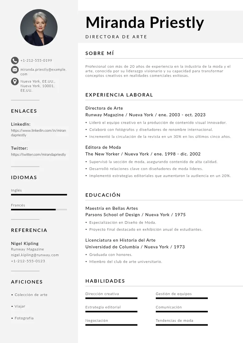 two column director-de-arte resume example