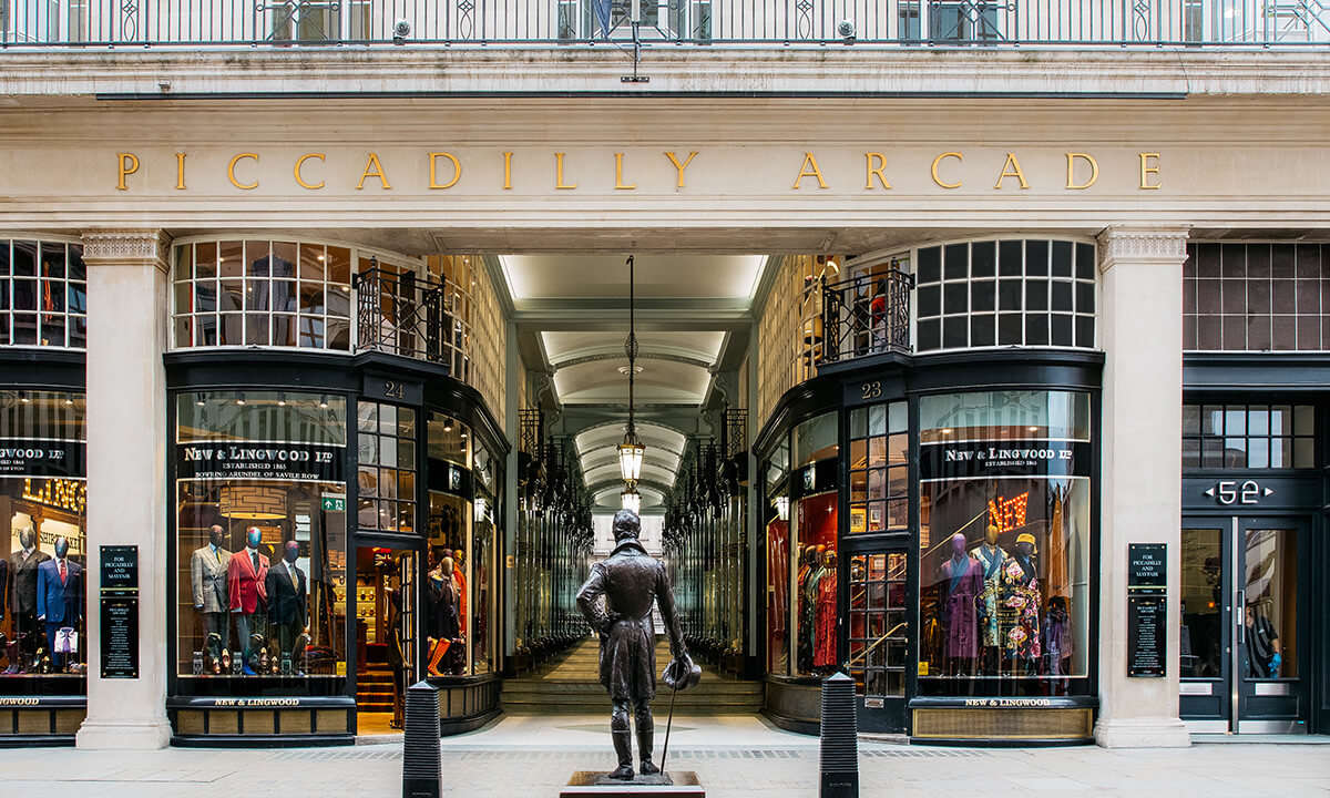 St James's Places | Statue of Beau Brummell | St James's London