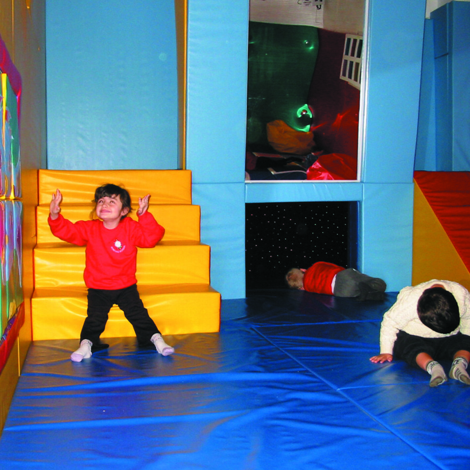 Made-to-measure floor padding