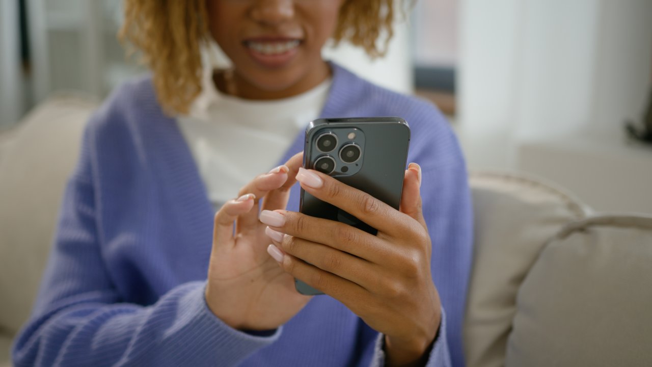 Phones With Built-In AI That Think for You – Are They Worth It?