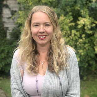 Dr Elizabeth Wonnacott