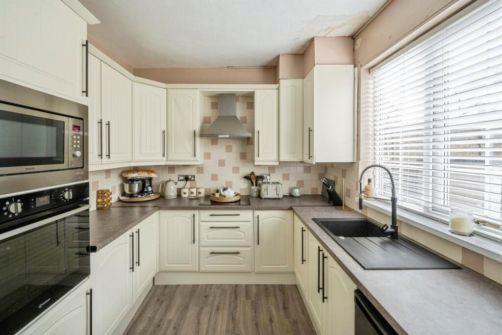 3-Bed Terraced - Rotterham