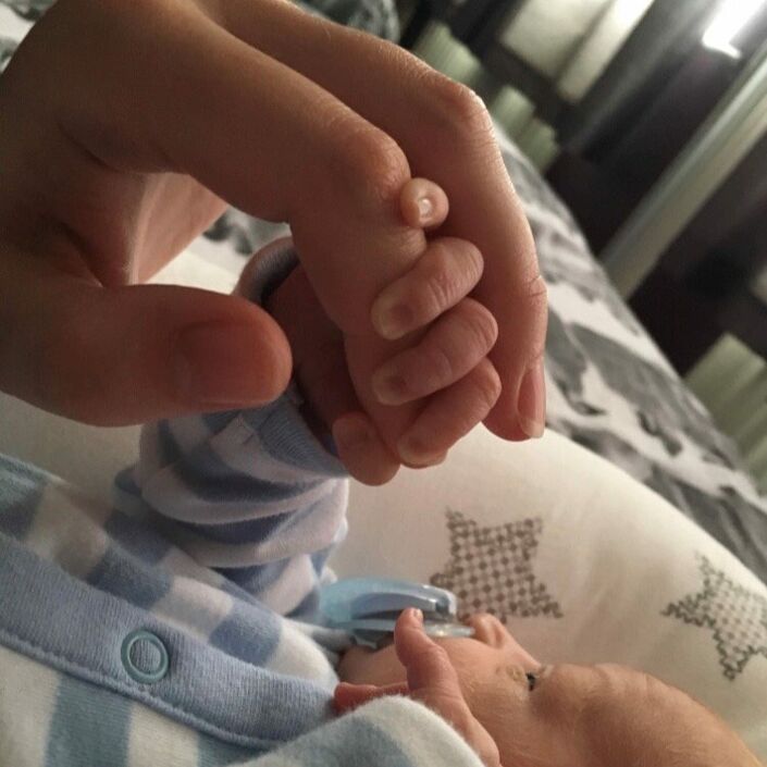 1 handhold publish photos in correct order