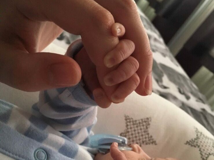 1 handhold publish photos in correct order