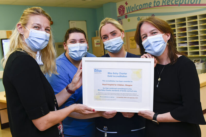 Maree Todd, Charis Clemson and staff from the RHC neonatal unit
