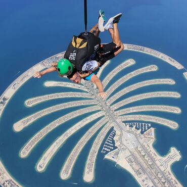 Jumper skydiving in Dubai