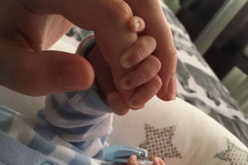 1 handhold publish photos in correct order