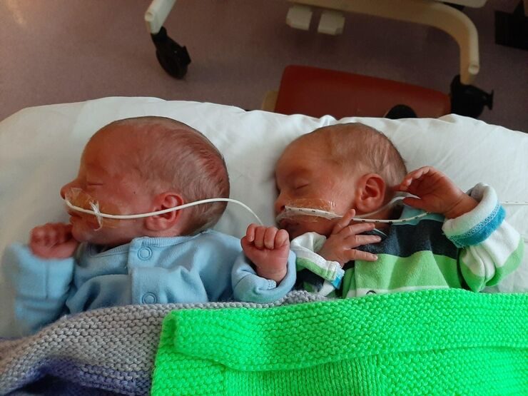 Elijah and Miles on oxygen