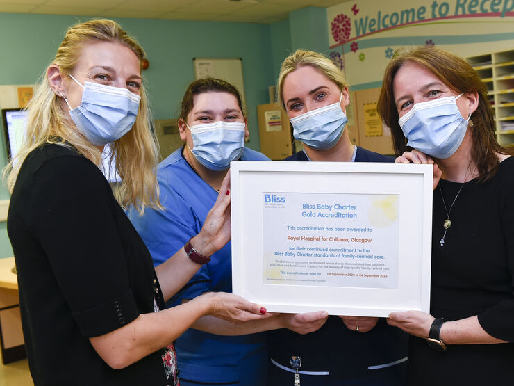 Maree Todd, Charis Clemson and staff from the RHC neonatal unit