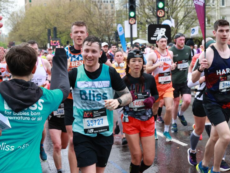Bliss runner receiving high five while running the london marathon