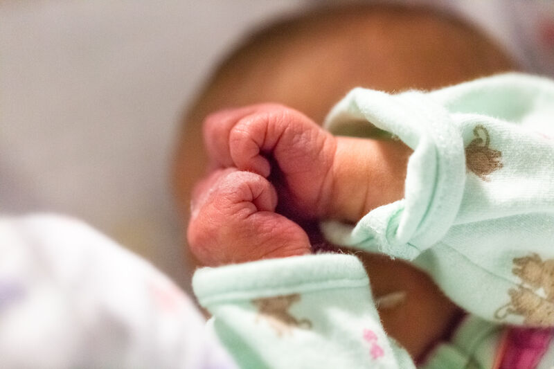 Baby close hands 1006322788