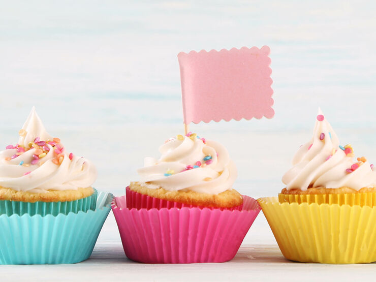 3 cupcakes lined in a row, the middle one has a flag in it