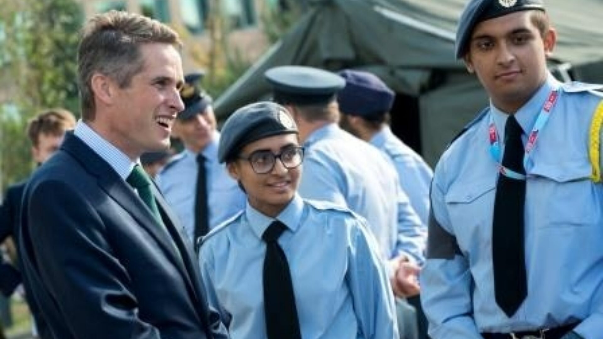 APOWAL 2018 030 DEFENCE SECRETARY CADETS VISIT 419 compressed