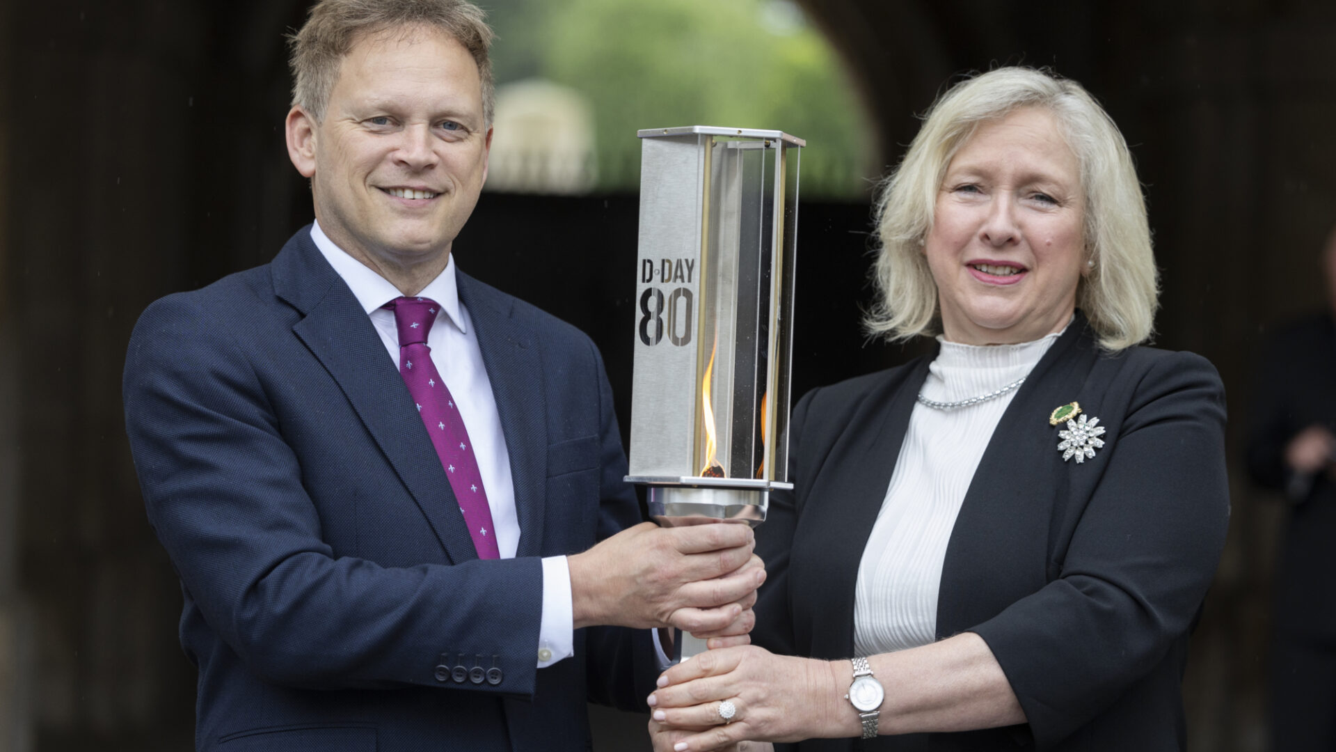 Secretary for State of Defence The Rt Hon Grant Shapps and CWGC Director Gen Claire Horton CBE