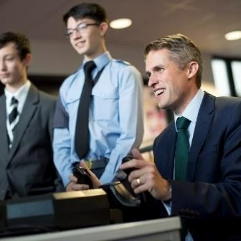 APOWAL 2018 030 DEFENCE SECRETARY CADETS VISIT 026 compressed