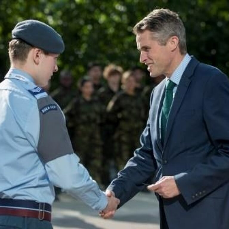 APOWAL 2018 030 DEFENCE SECRETARY CADETS VISIT 342 compressed