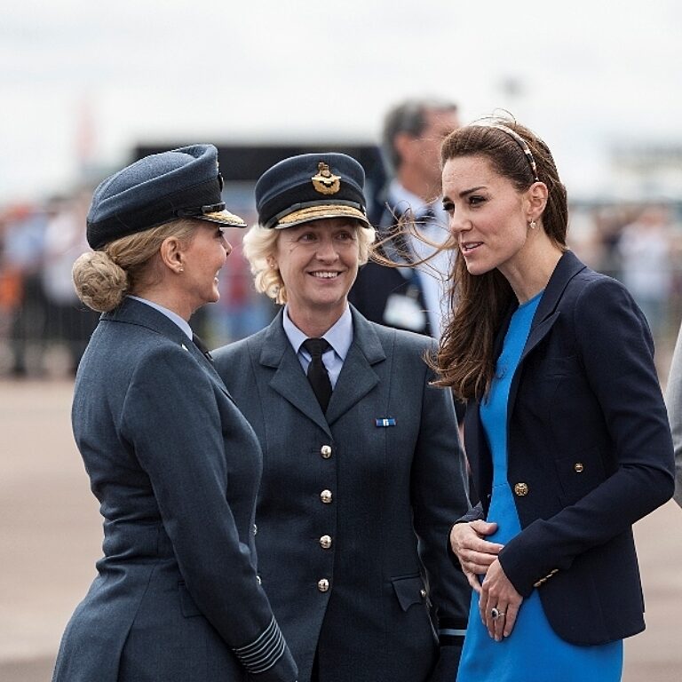 Air Commodore Dawn Mc Cafferty with Honorary Air Commandant the Duchess of Cambridge and Honorary Group Captain Carol Vorderman 1