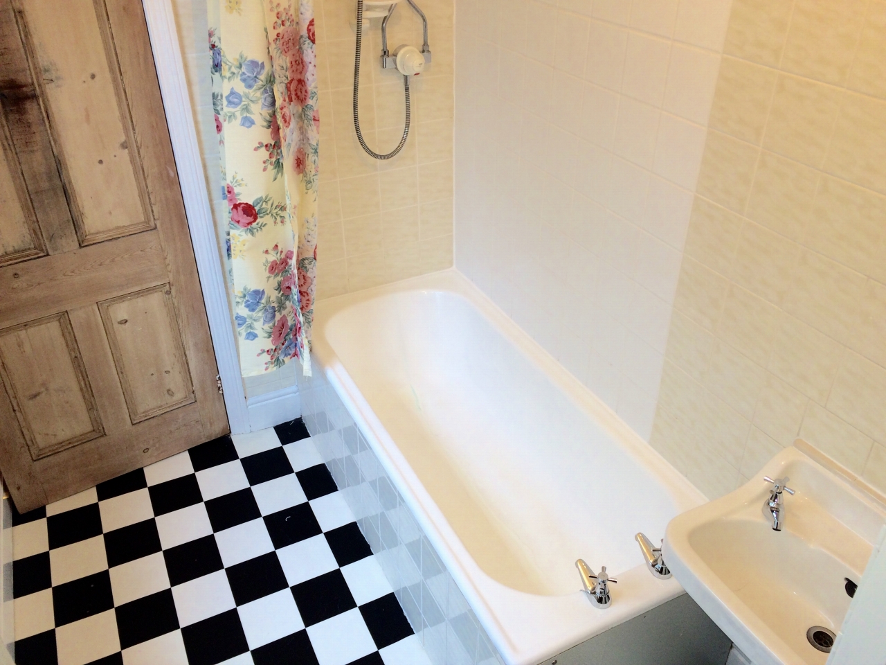 2 bedroom mid terraced house Let Agreed in Mytholmroyd - Photograph 1