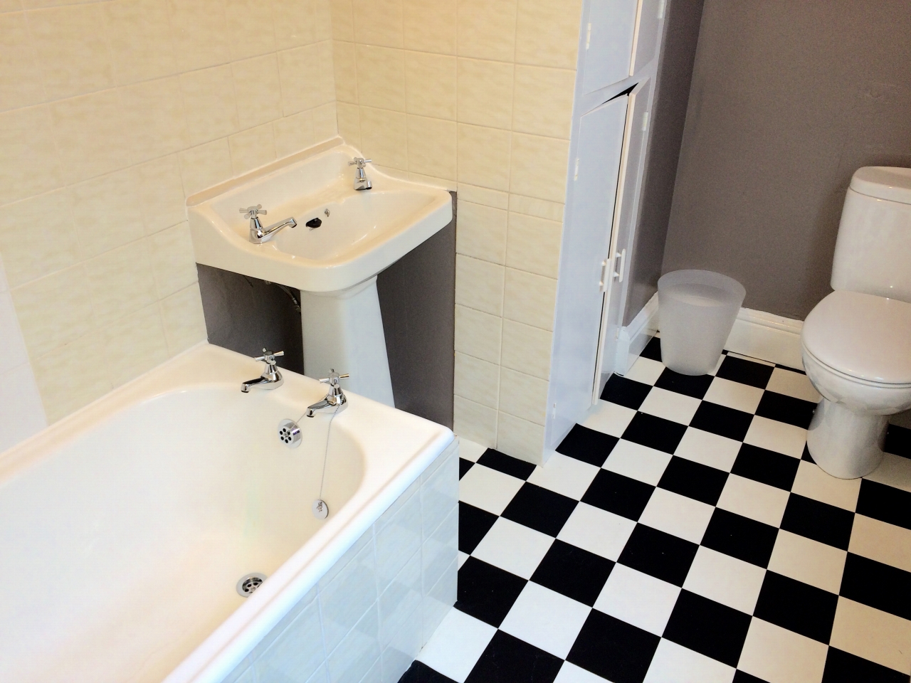 2 bedroom mid terraced house Let Agreed in Mytholmroyd - Photograph 2