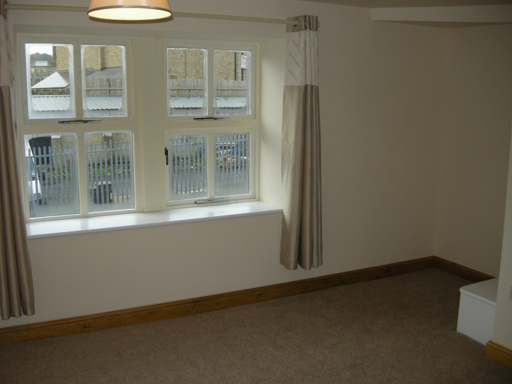 2 bedroom end terraced house Let Agreed in Sowerby Bridge - Photograph 8