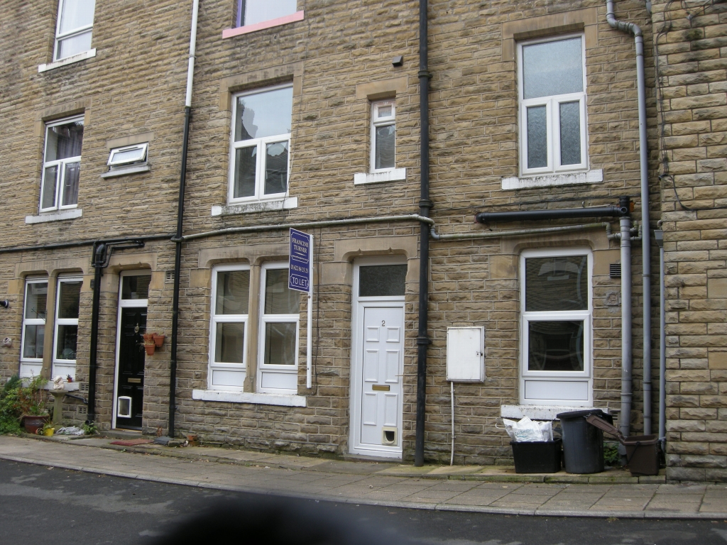 2 bedroom mid terraced house To Let in Hebden Bridge - Property photograph.