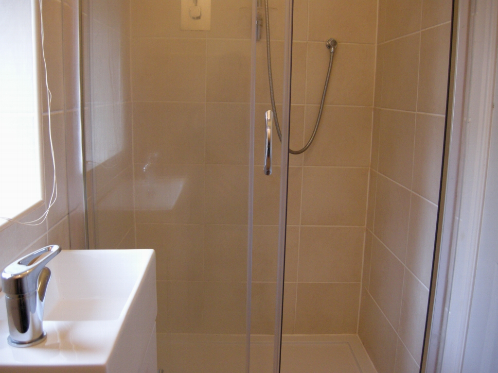 2 bedroom mid terraced house To Let in Hebden Bridge - Photograph 6.