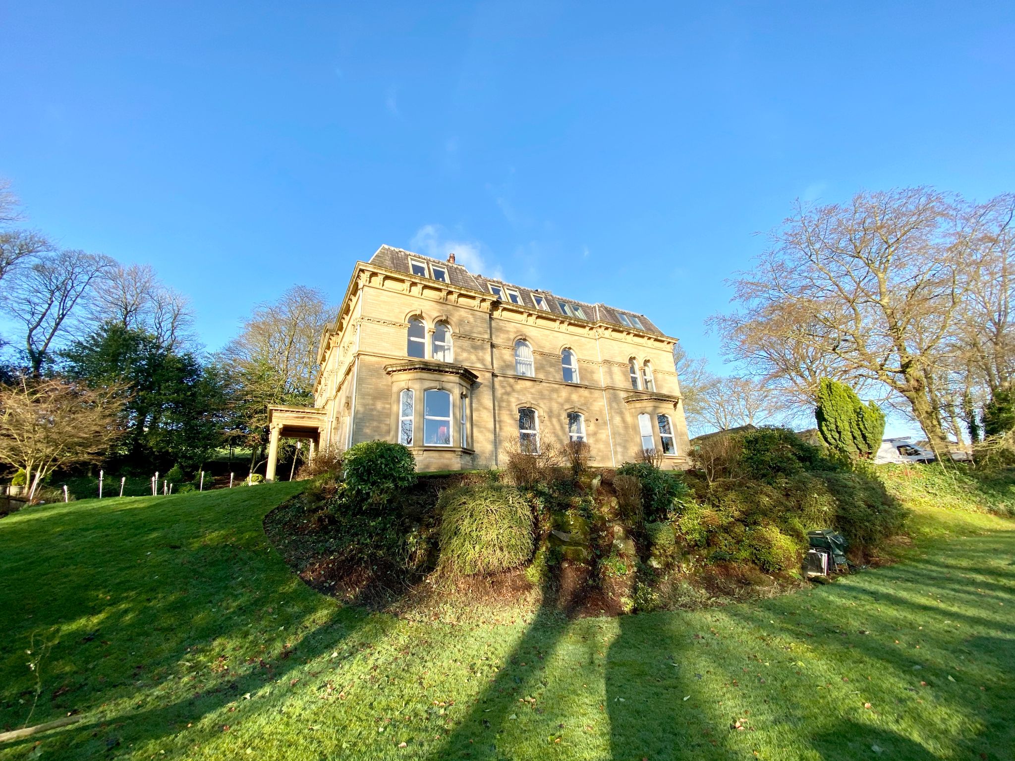 2 bedroom apartment flat/apartment To Let in Halifax - Photograph 1