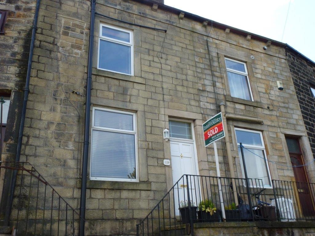 3 bedroom mid terraced house For Sale in Todmorden - Photograph 1