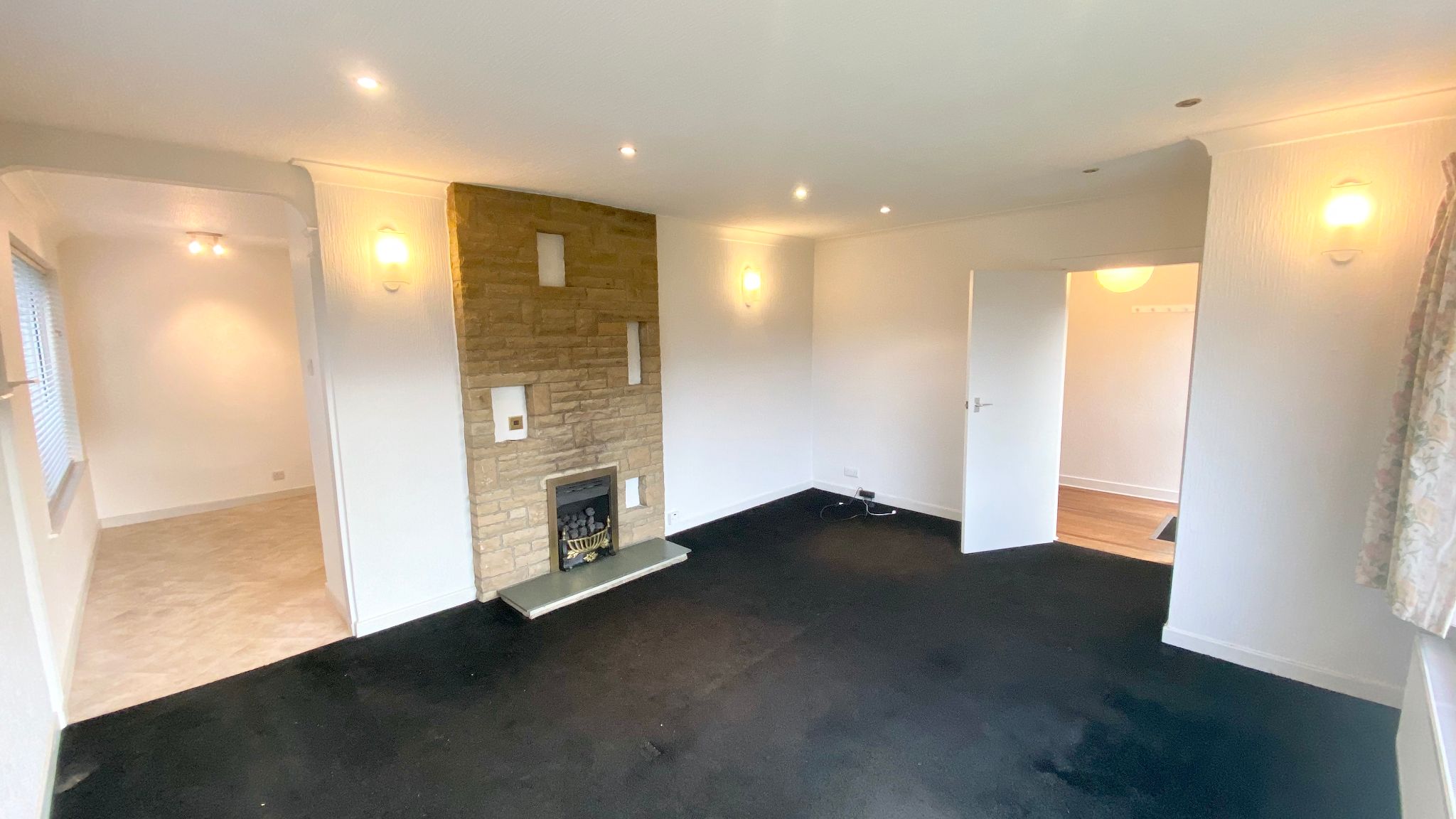 3 bedroom detached bungalow To Let in Mytholmroyd - Photograph 5