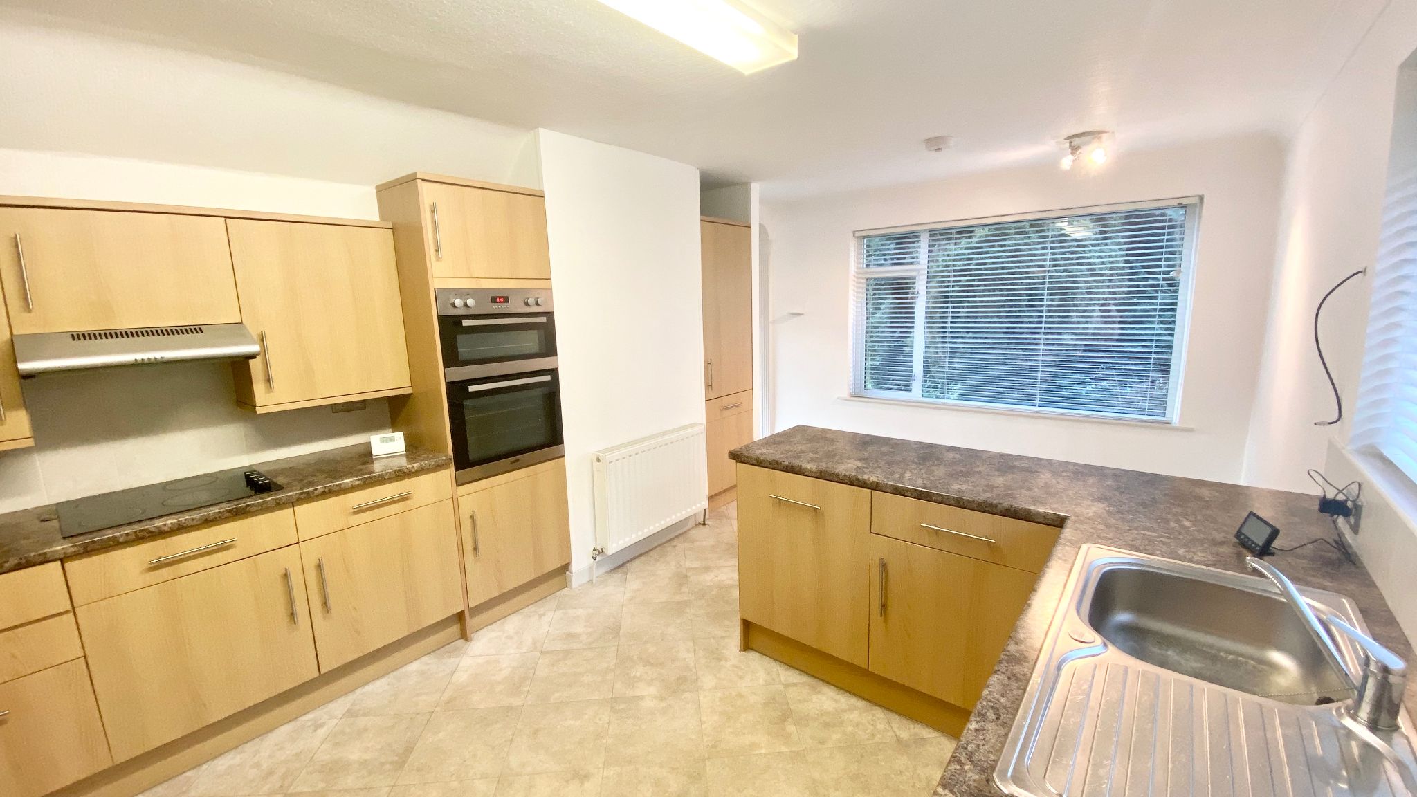 3 bedroom detached bungalow To Let in Mytholmroyd - Photograph 2