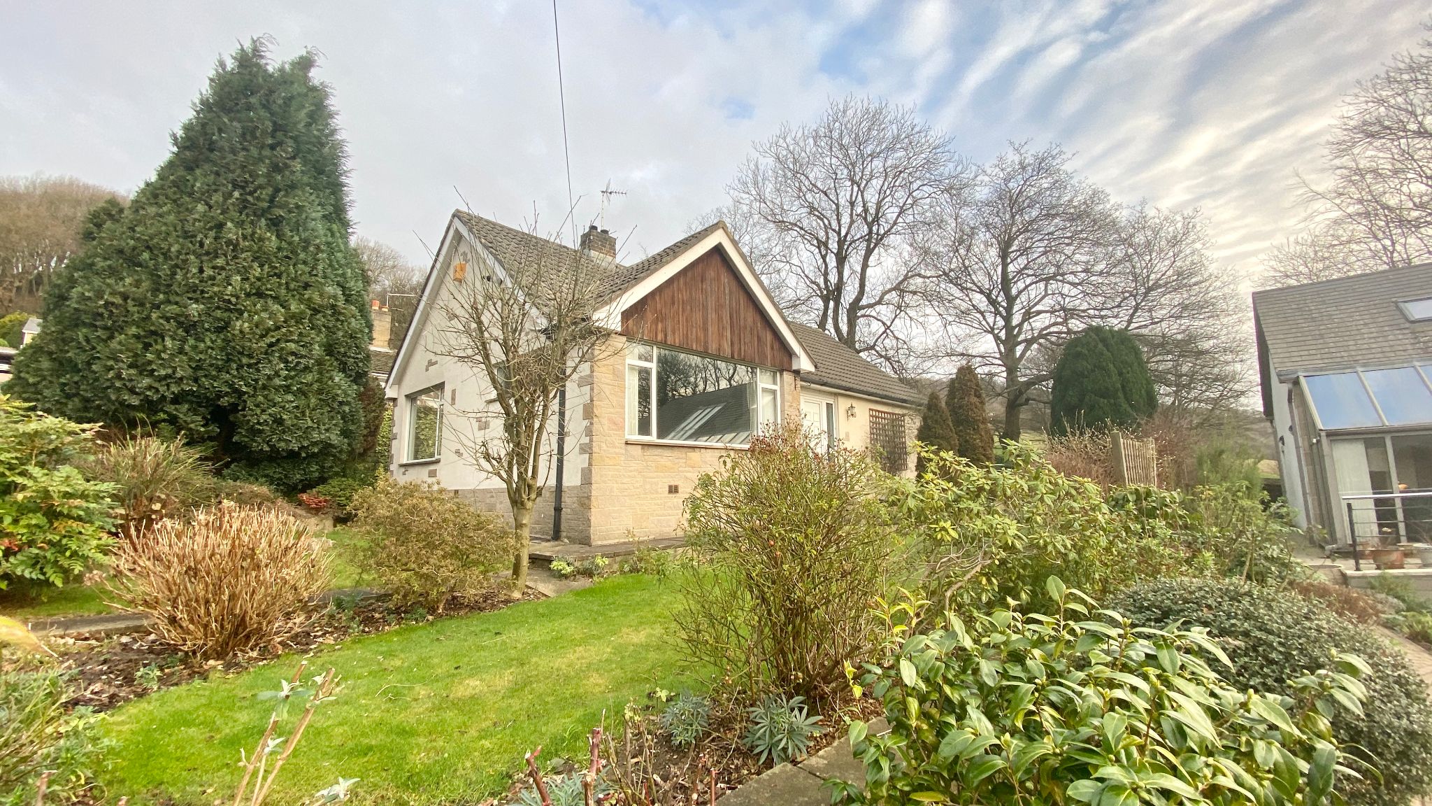 3 bedroom detached bungalow To Let in Mytholmroyd - Photograph 1