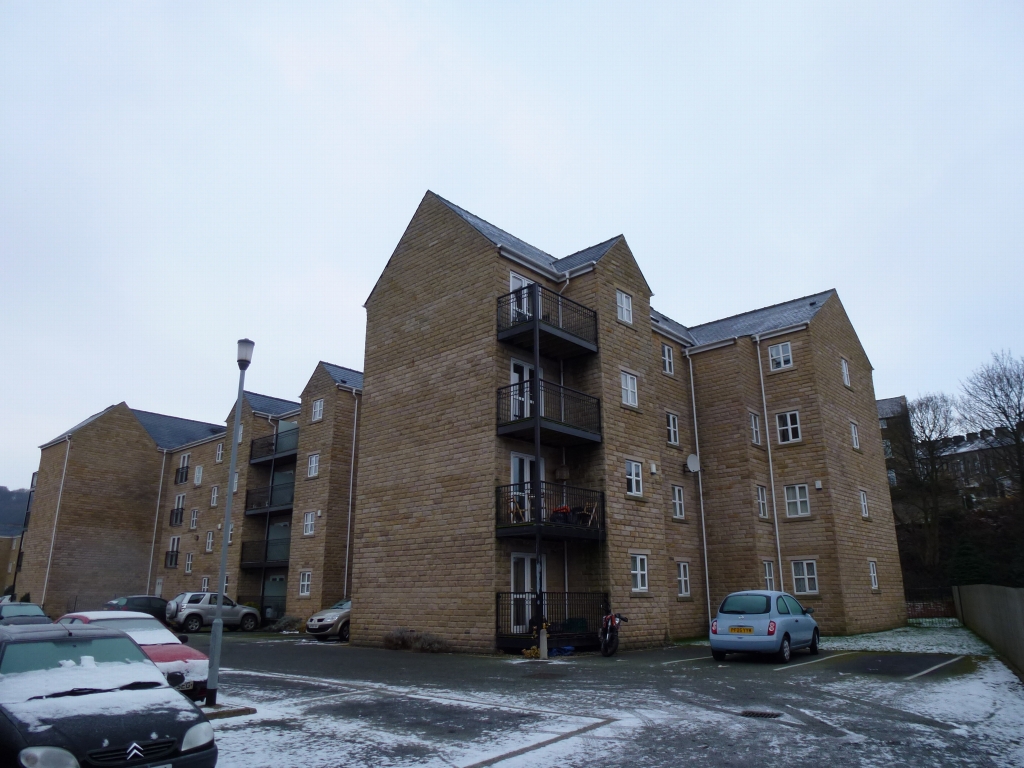 2 bedroom apartment flat/apartment Let Agreed in Mytholmroyd - Photograph 1