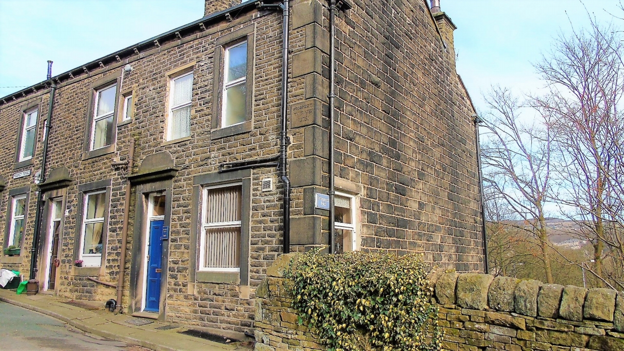 4 bedroom end terraced house For Sale in Hebden Bridge - 1