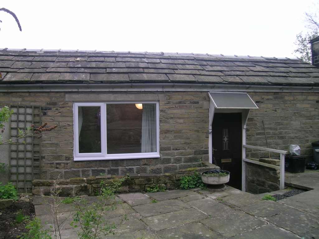 2 bedroom detached bungalow To Let in Hebden Bridge - Photograph 4.