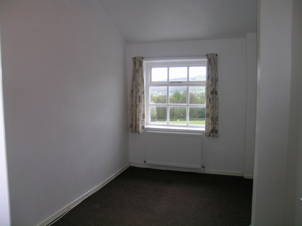 2 bedroom detached bungalow To Let in Hebden Bridge - Photograph 8.