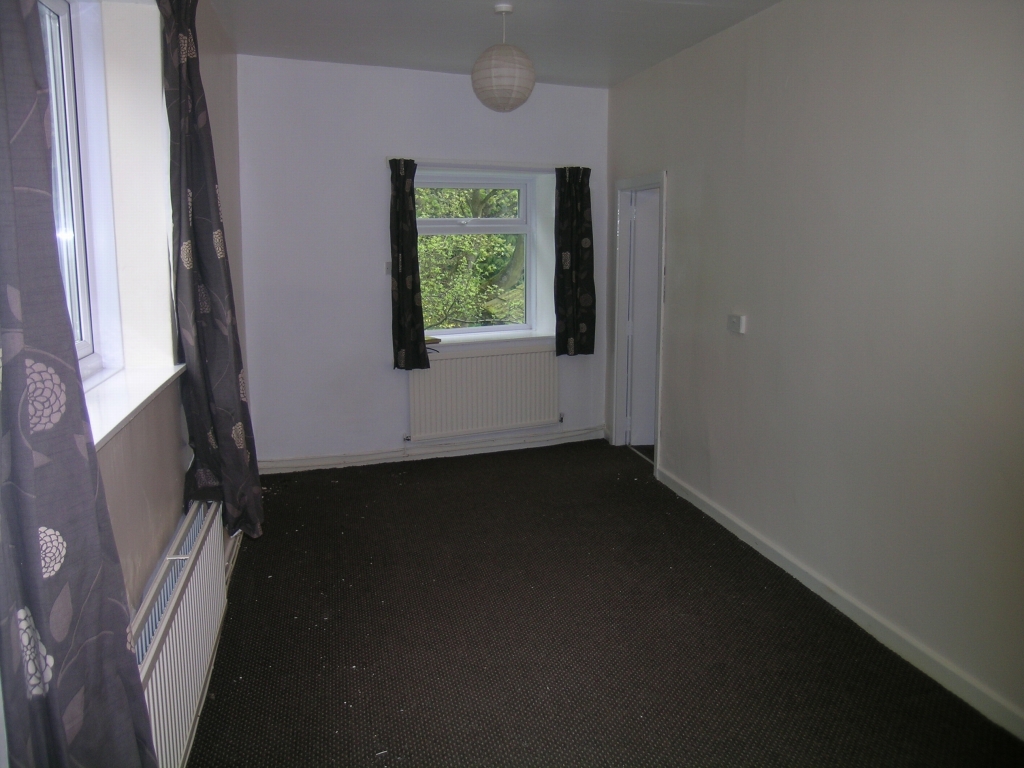 2 bedroom detached bungalow To Let in Hebden Bridge - Photograph 9.