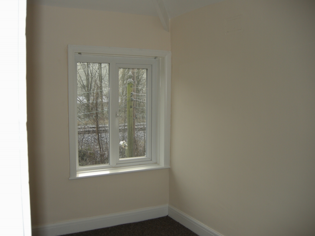 3 bedroom end terraced house Let Agreed in Hebden Bridge - Photograph 8