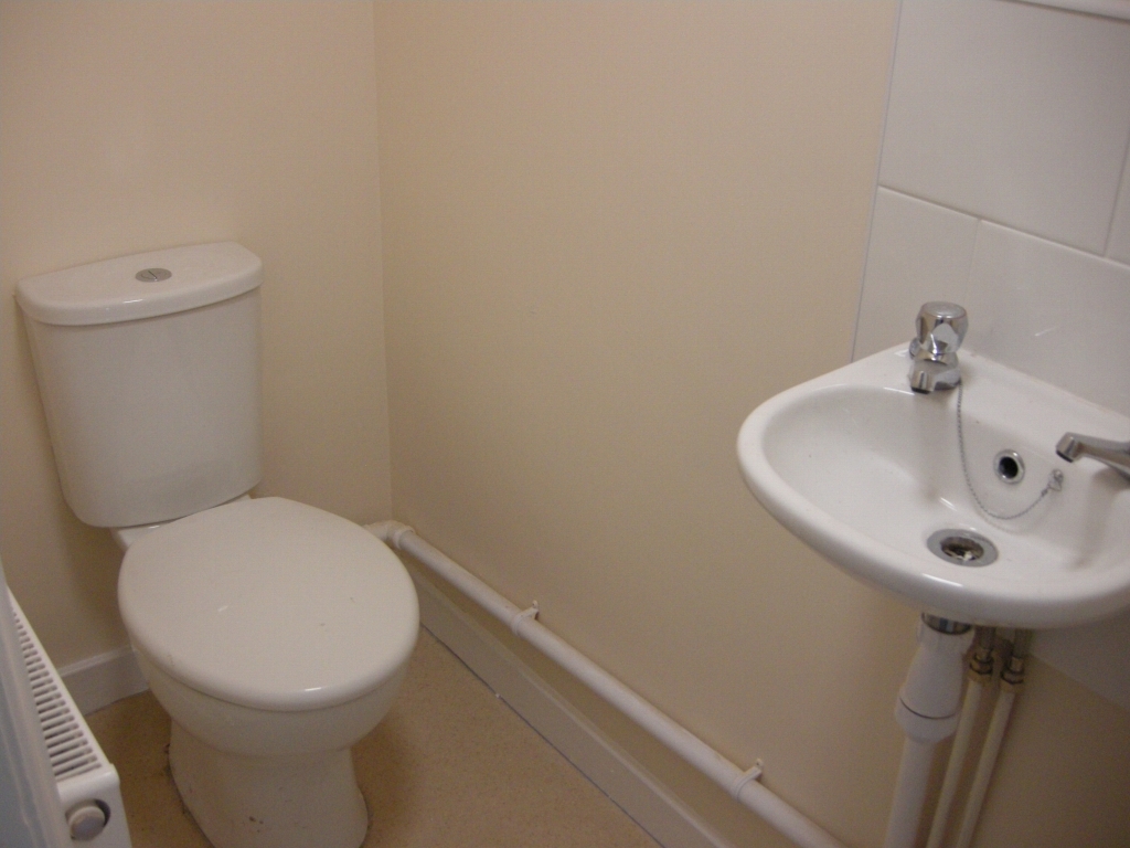 3 bedroom end terraced house Let Agreed in Hebden Bridge - Photograph 9