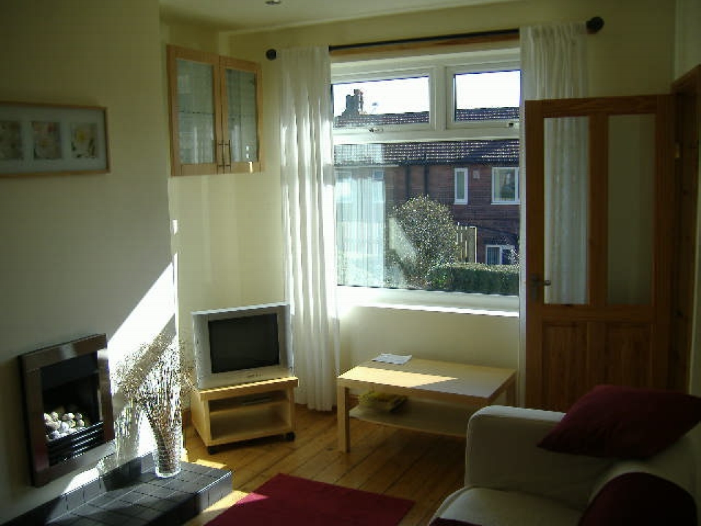 2 bedroom mid terraced house To Let in Sowerby Bridge - Photograph 3