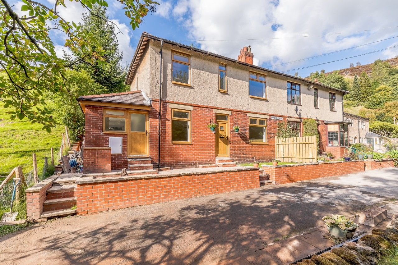 3 bedroom semi-detached villa house For Sale in Todmorden - Photograph 1