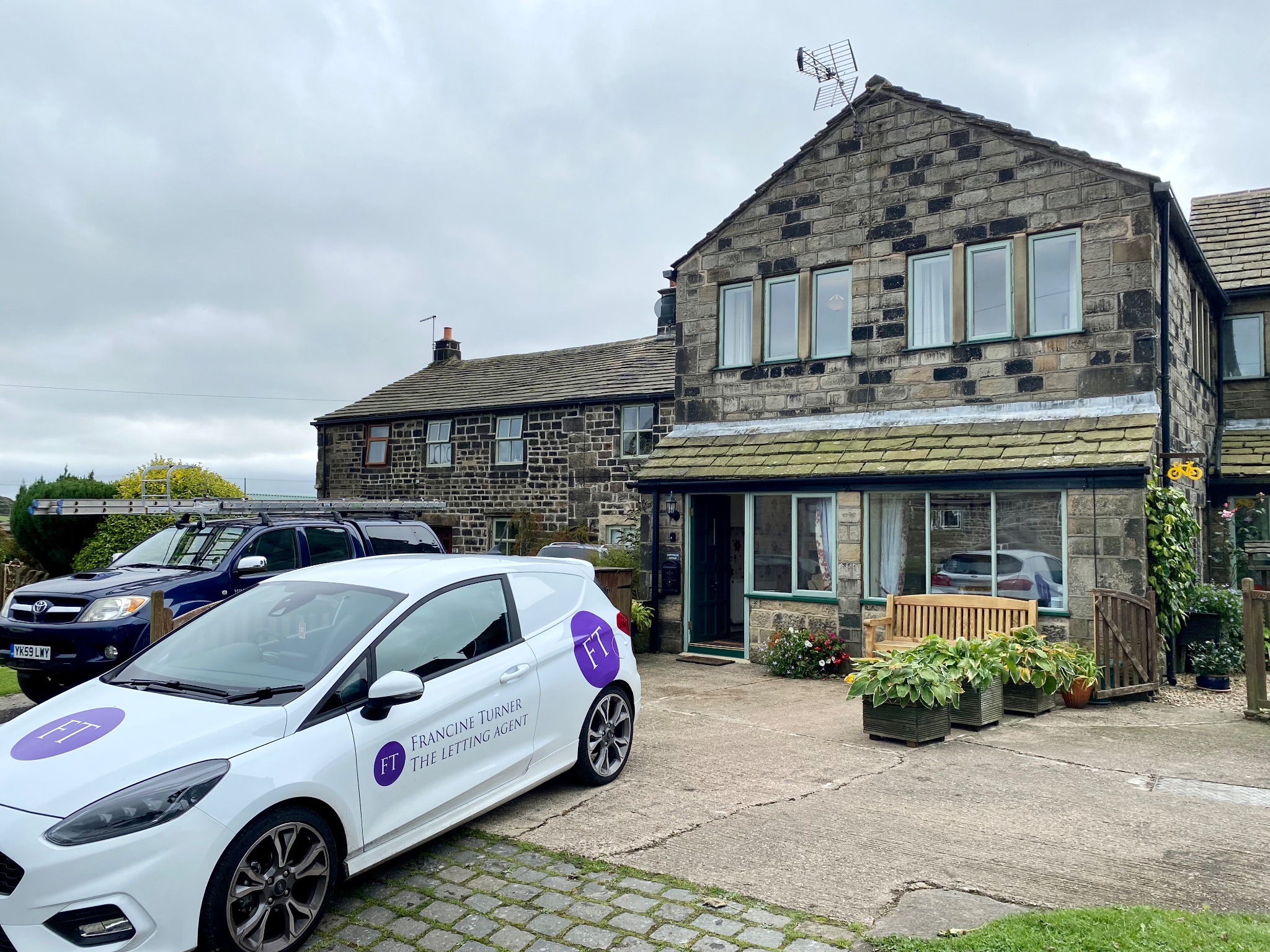 2 bedroom cottage house Let Agreed in Hebden Bridge - Photograph 7