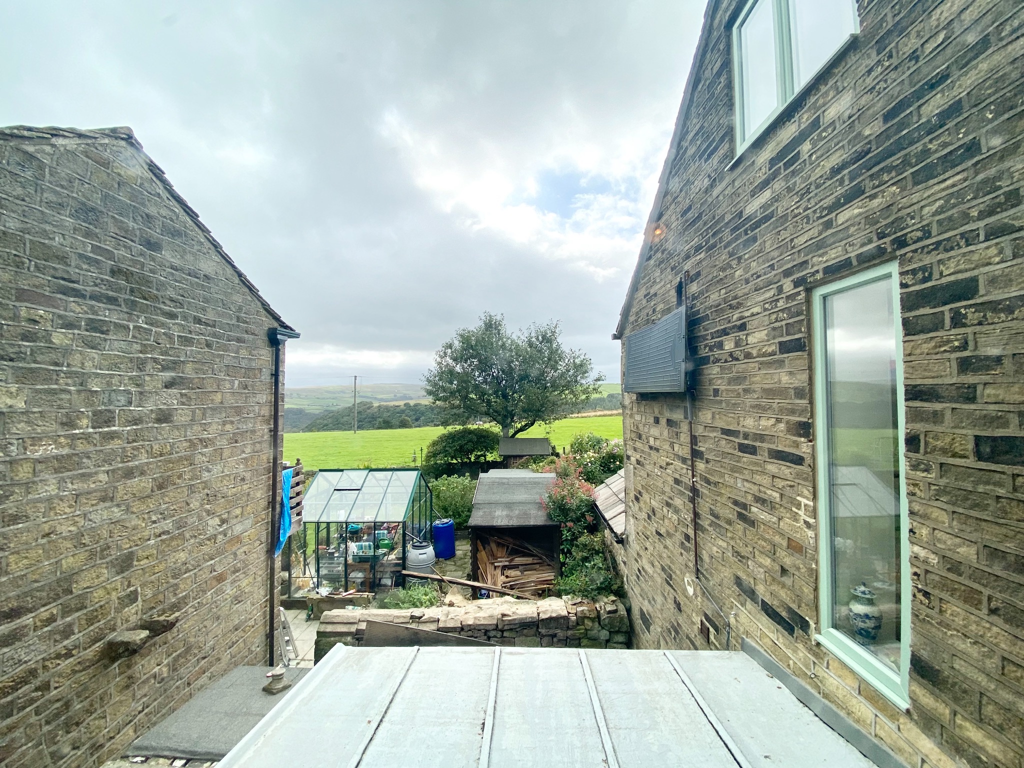 2 bedroom cottage house Let Agreed in Hebden Bridge - Photograph 8