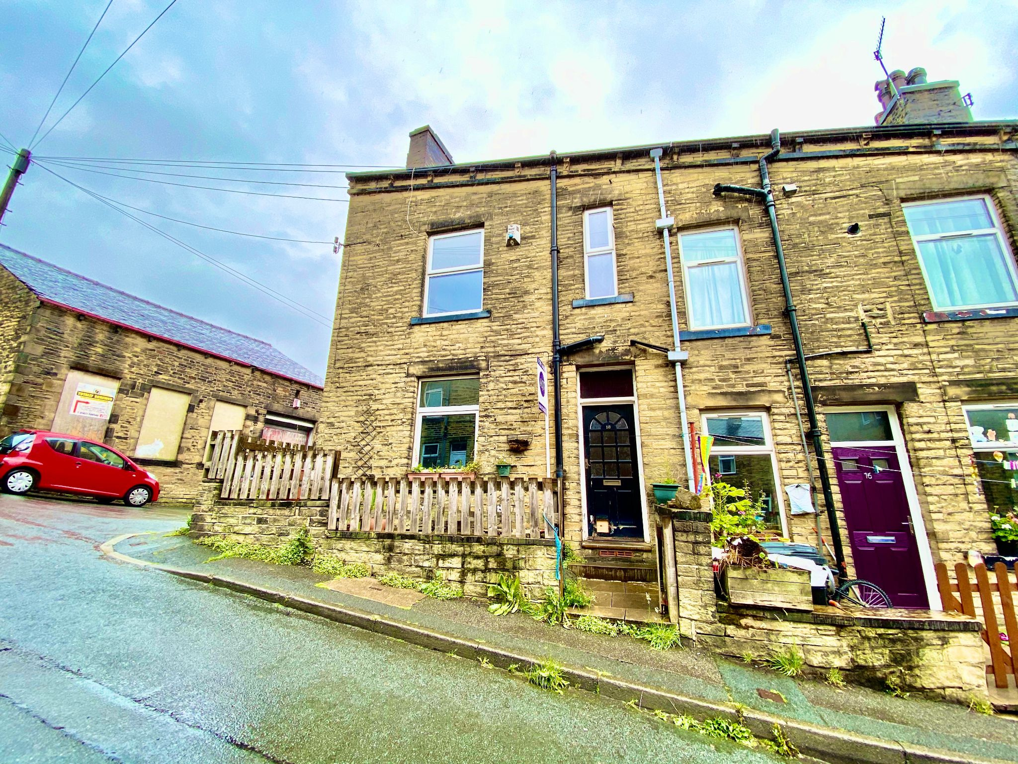 3 bedroom end terraced house For Sale in Hebden Bridge - Photograph 1