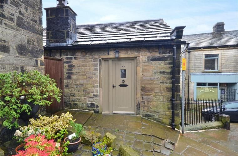 2 bedroom cottage house Let Agreed in Heptonstall - Photograph 1