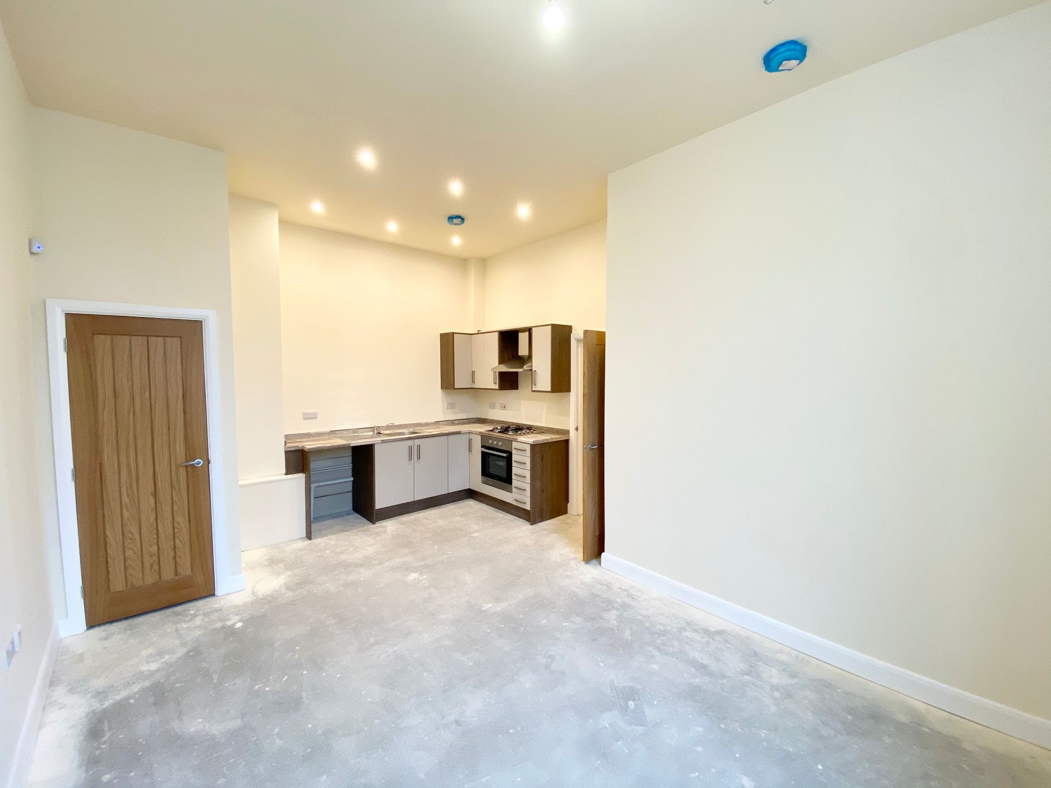 2 bedroom apartment flat/apartment Let Agreed in Walsden - Photograph 2